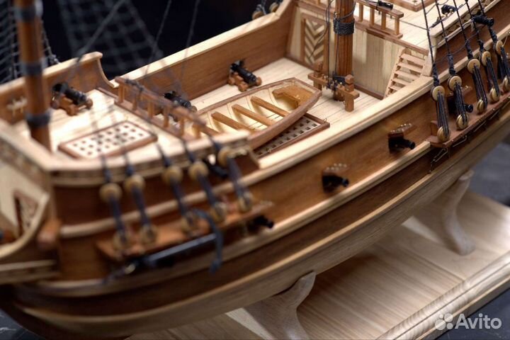 Корабль ручной работы-миниатюра