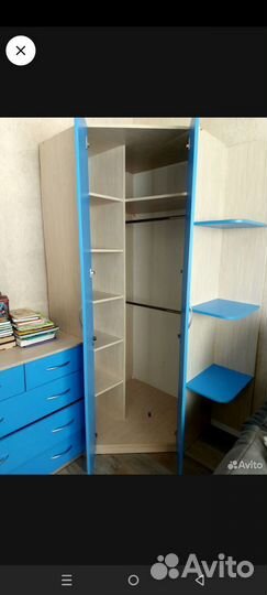 Детская кровать и шкаф