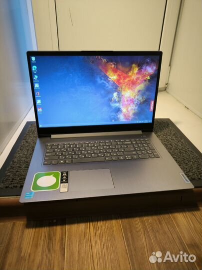Lenovo 17.3/Pentium Gold 7505/256 SSD/8 DDR4