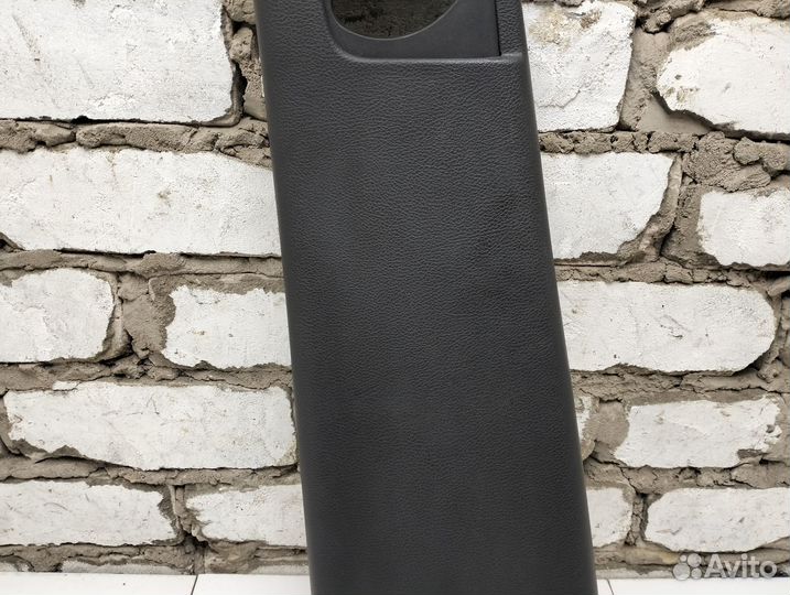 Обшивка стойки средней Grand Cherokee WK2