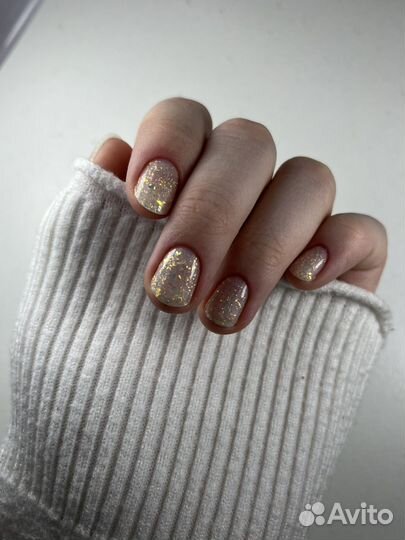 Модель на маникюр