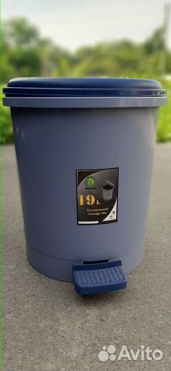 Мусорное ведро с педалью