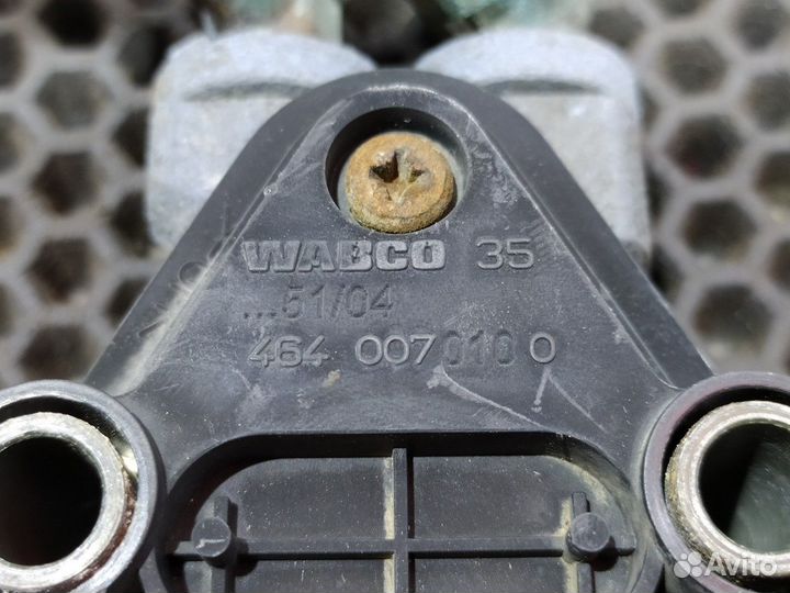 1430545 Кран уровня пола кабины