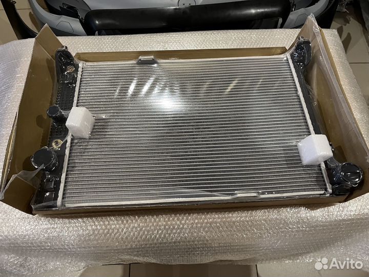 Радиатор охлаждения Mercedes W212 W204 GLK X204