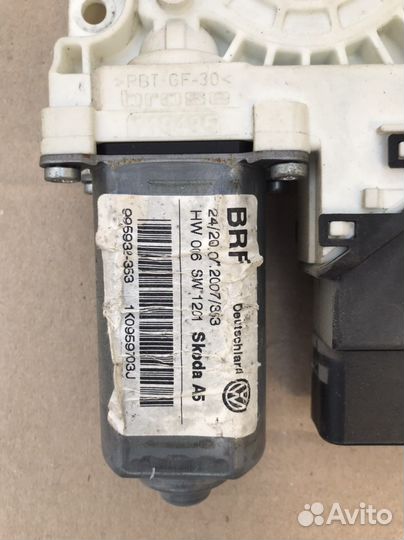 Моторчик стеклоподъемника задний Skoda Octavia A5