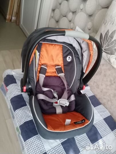 Детская автолюлька Graco с базой до 2х лет