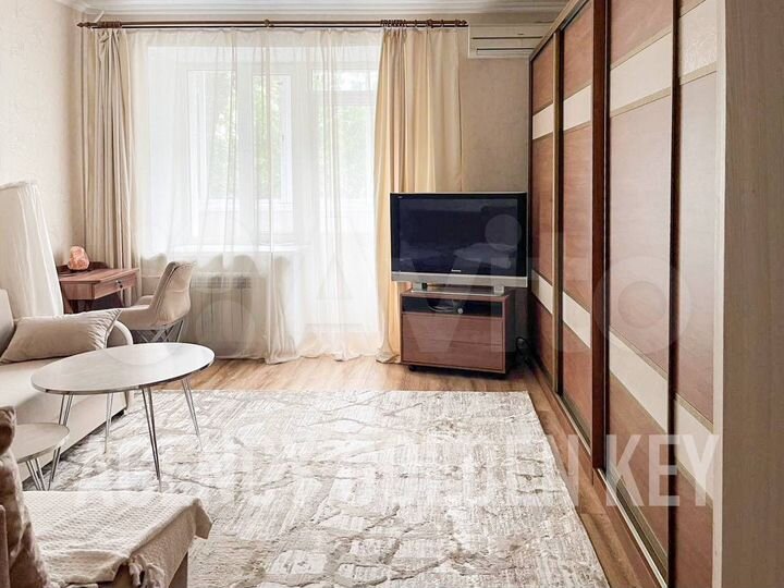 2-к. квартира, 80 м², 3/6 эт.