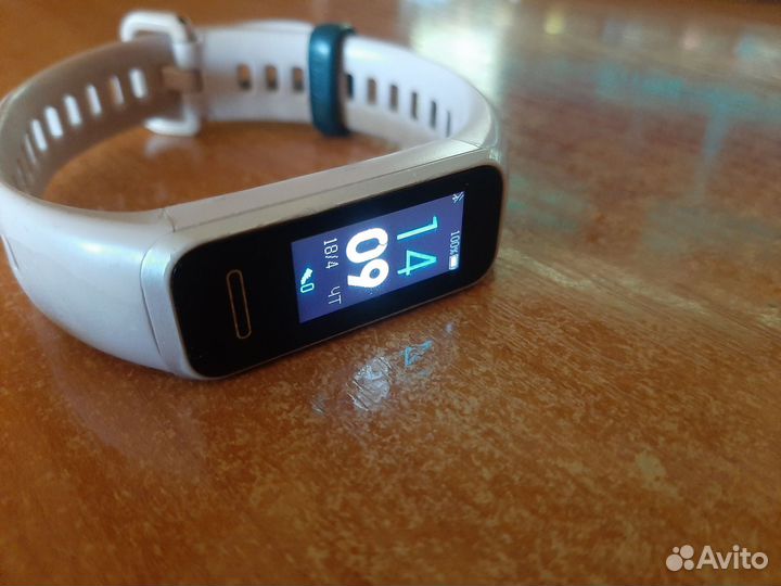 Часы Huawei Band 4