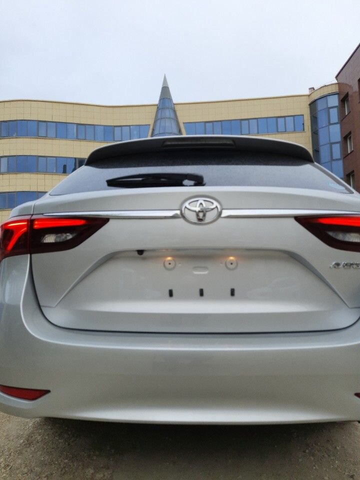 Toyota Avensis: фото владельца