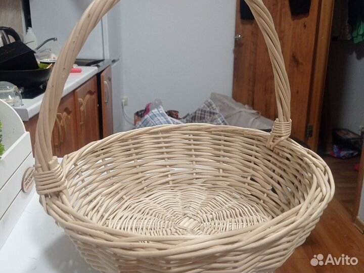 Кокотница,кружка,кувшин,термосы,корзина плетёная