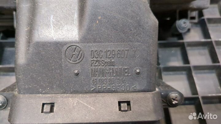 Корпус воздушного фильтра Volkswagen Touran