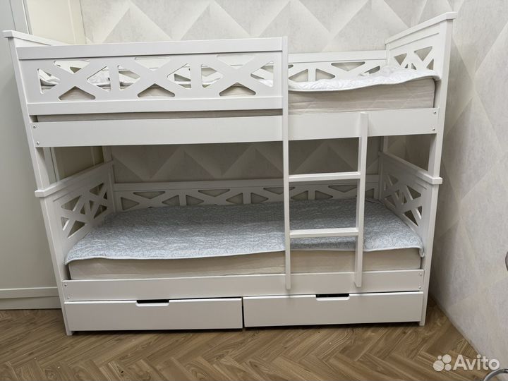 Двухъярусная кровать