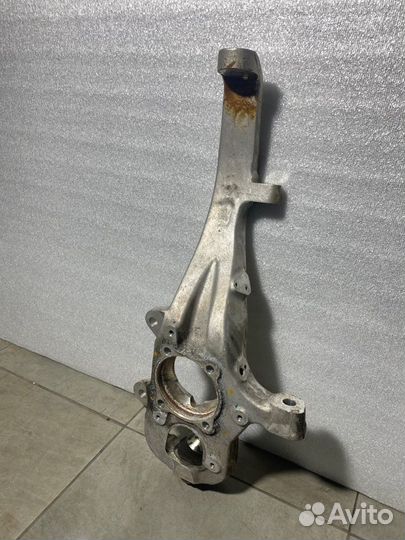 Кулак поворотный передний правый Mercedes-Benz