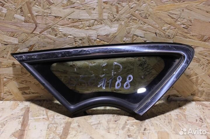 Стекло кузовное глухое переднее правое Kia Ceed 20