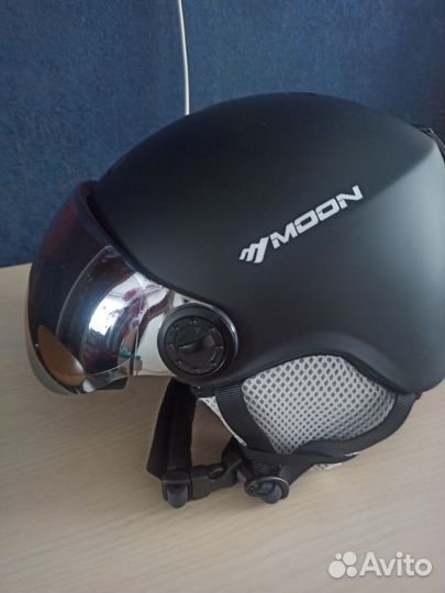 Горнолыжный шлем с визором