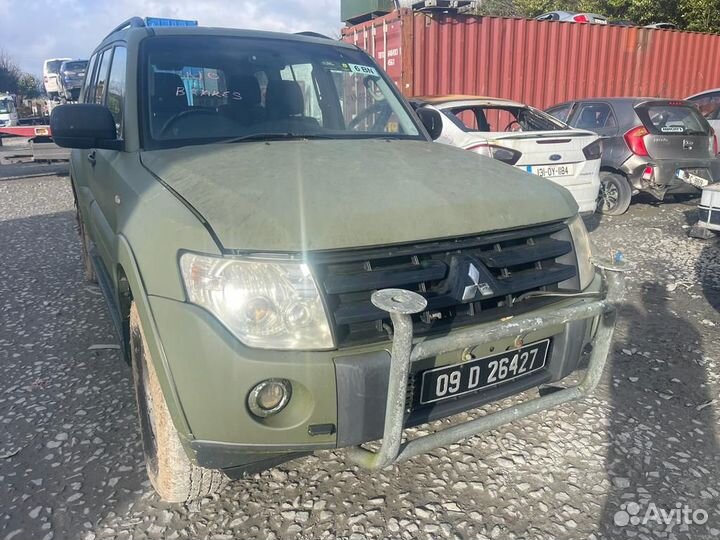 Крыло переднее левое mitsubishi pajero 4 2009