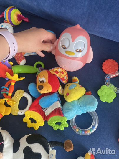 Попакет фирменных игрушек