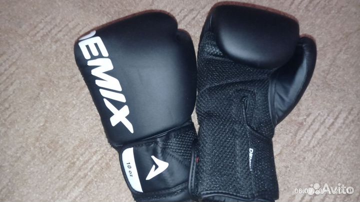 Боксерские перчатки