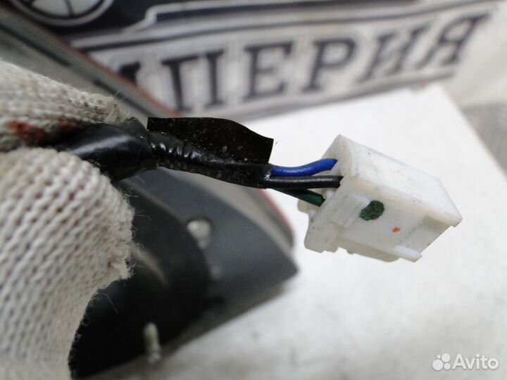 Фонарь крышки багажника правый Lexus LS460 2011