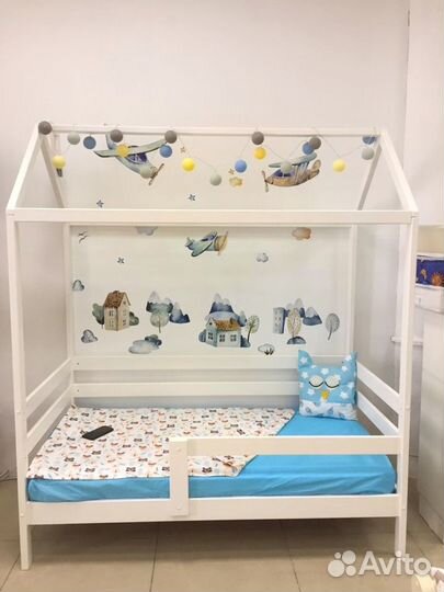 Детская кровать домик из массива