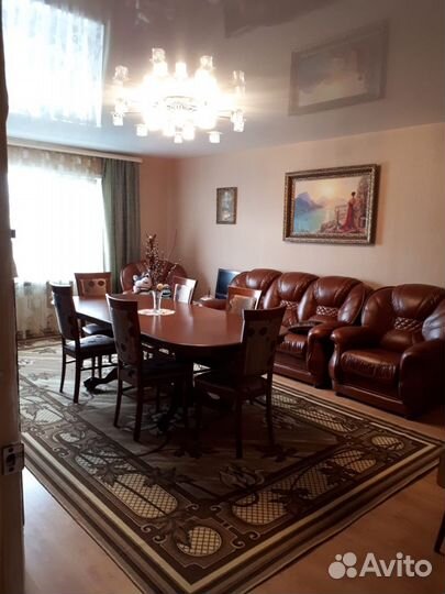 Новый стол и шесть стульев