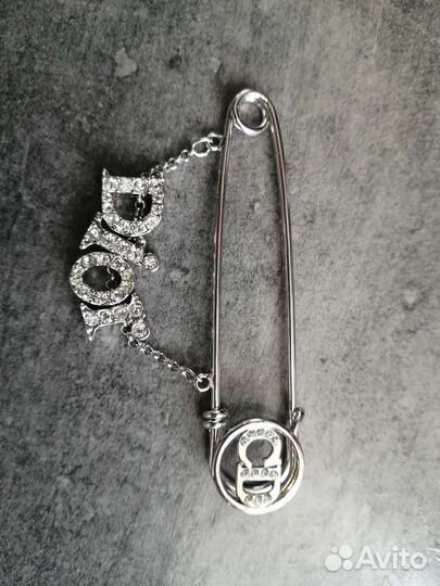 Декоративная английская булавка