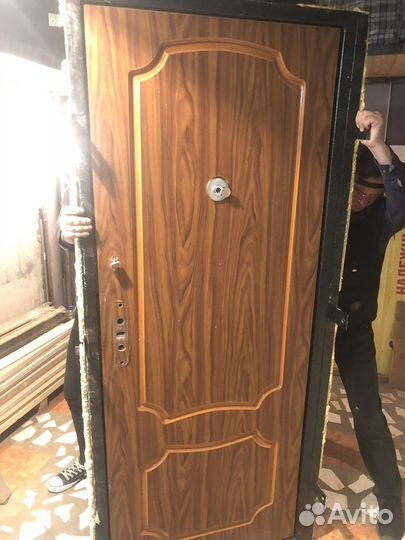 Дверь входная металлическая