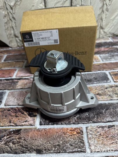 Опора двигателя Mercedes A2182400717