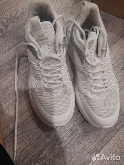 Кроссовки женские