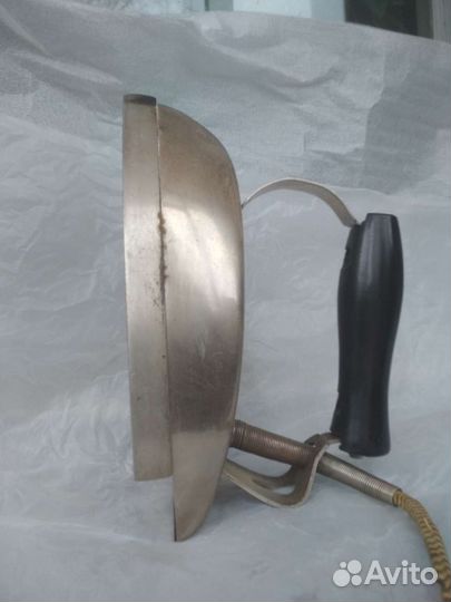 Утюг старинный электрический