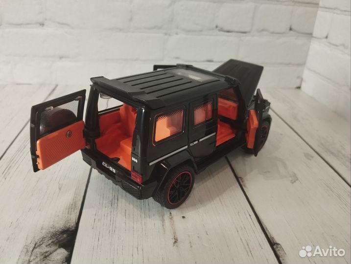 Мерседес Гелендваген пластиковая машинка гелек
