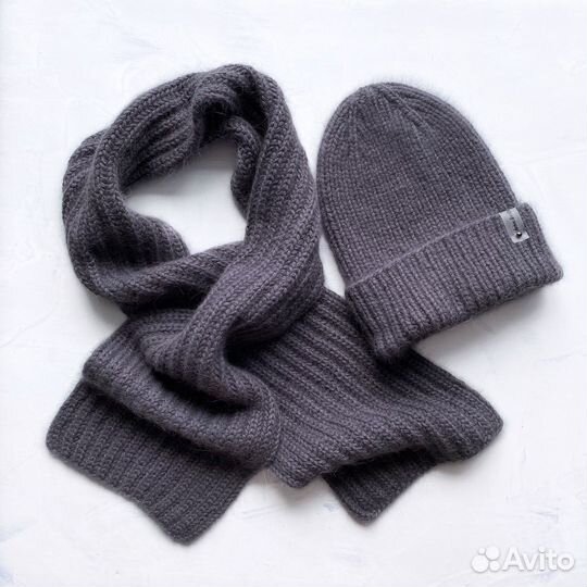 Вязаный зимний комплект шапка и пушистый шарф