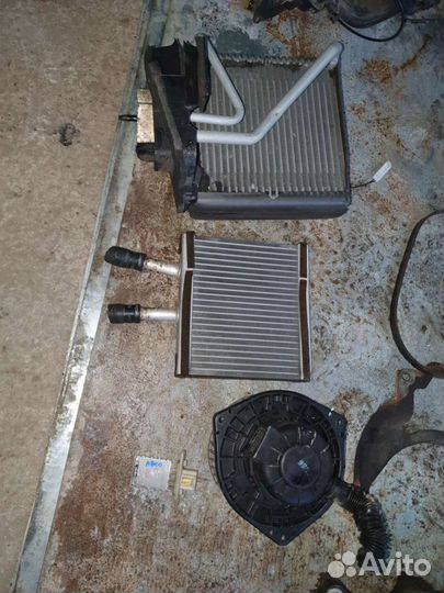 Моторчик и радиатор печки на шевроле авео 2011г