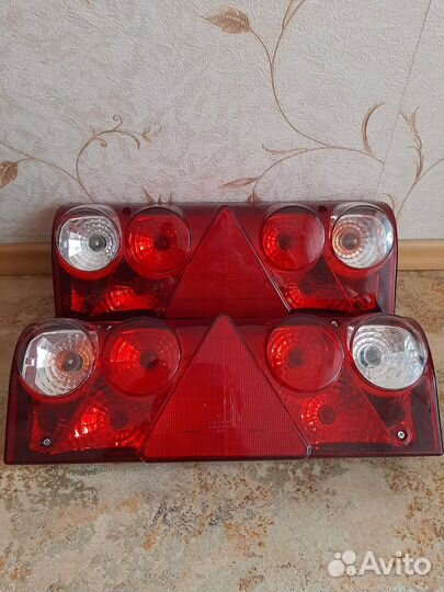 Заднии фонари на прицеп тягача