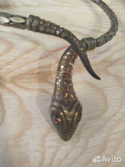 Змея, шейное украшение