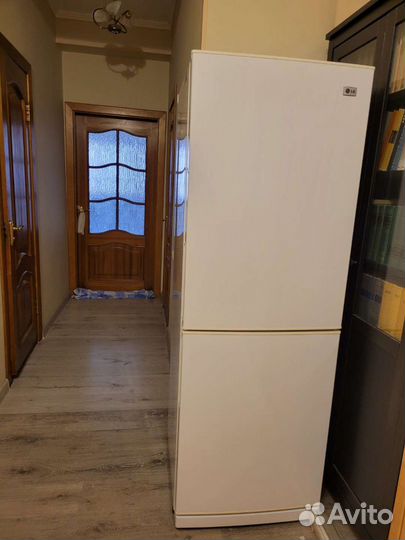 Отличный LG GA-B359 (NoFrost-морозилка)