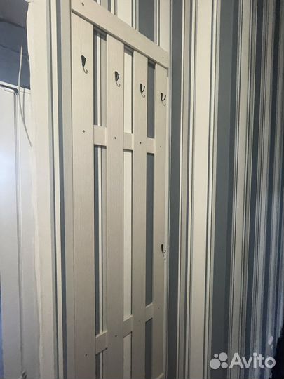 Вешалка для одежды настенная