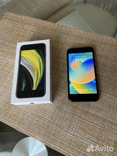 Телефон iPhone se 2020
