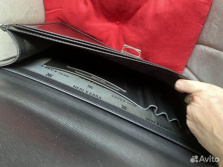 Портфель классической формы Neri Karra