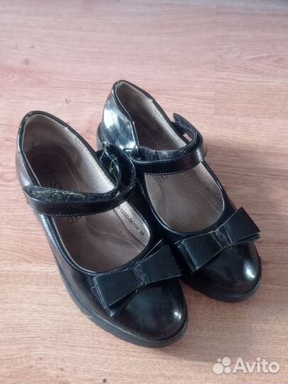 Туфли черные лаковые для девочки 33 размер