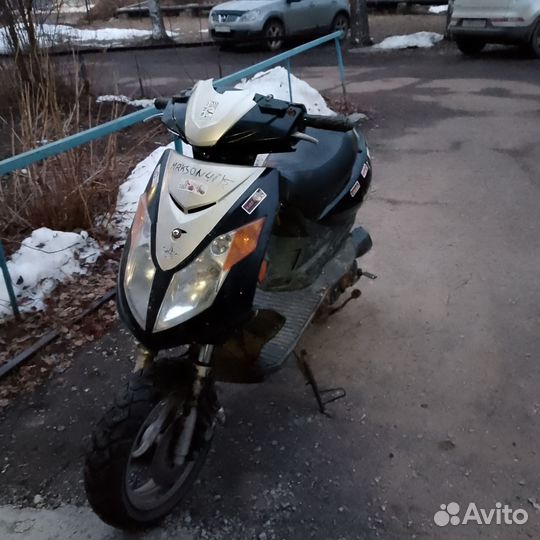 Продам скутер не на ходу по запчастям