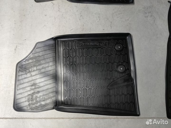 Автомобильные коврики резиновые. Changan uni-v