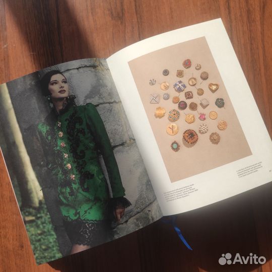 Книга Yves Saint Laurent Accessories