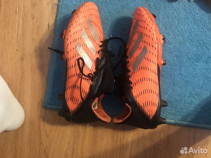 Футбольные бутсы adidas