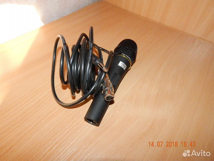 Универсальный динамический микрофон BBK DM 130