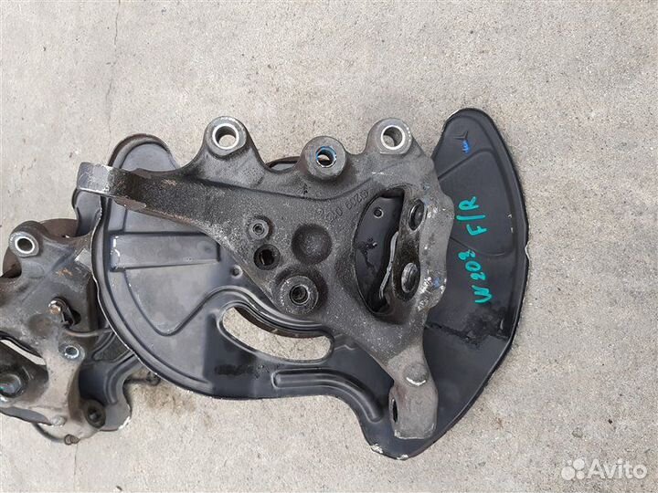 Ступица передняя правая Mercedes-Benz C-Class W203