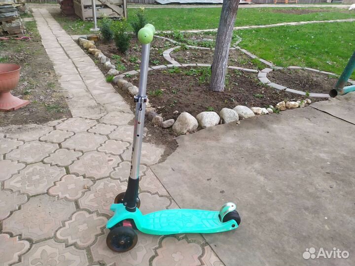 Самокат трехколесный