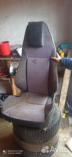 Автомобильное кресло