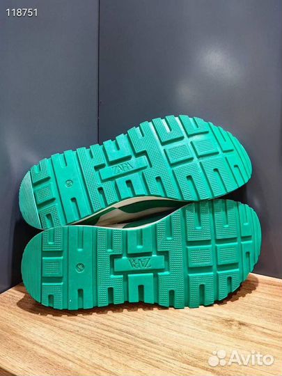 Кроссовки
