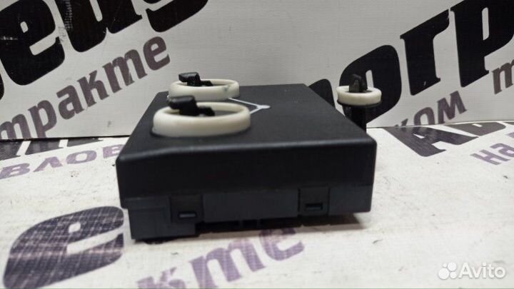 Блок управления дверьми передний правый Audi A4